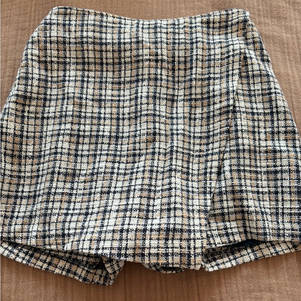 Abercrombie skort.